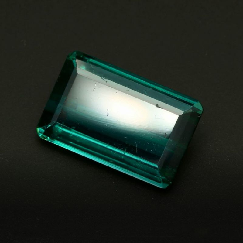 7,89 ct Green Tourmaline Rocks and Clocks