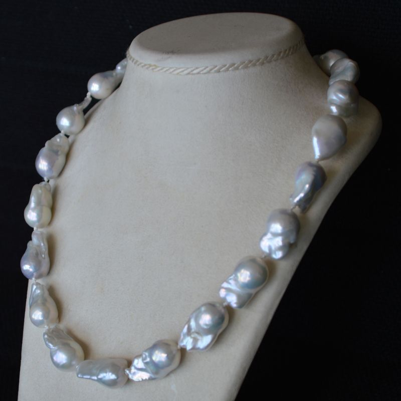 white-grey-baroque-pearl-necklace
