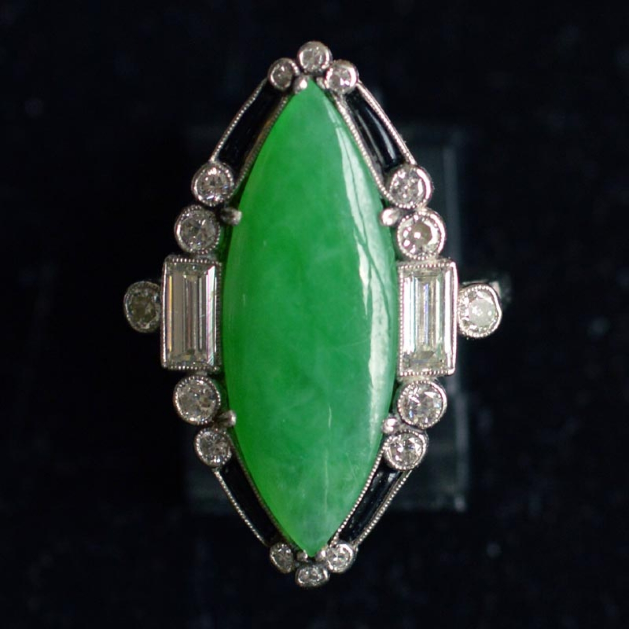 Jadeite jade art deco ring platinum, jadeite jade, diamond and Rocks
