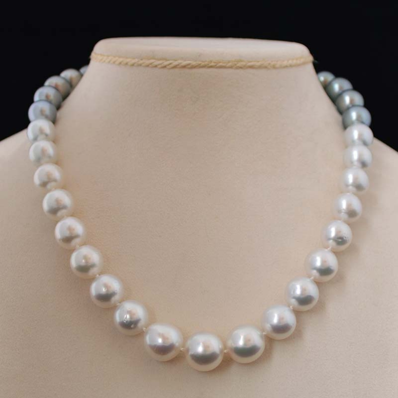 South Sea and Tahitian pearl necklace - Rocks and Clocks