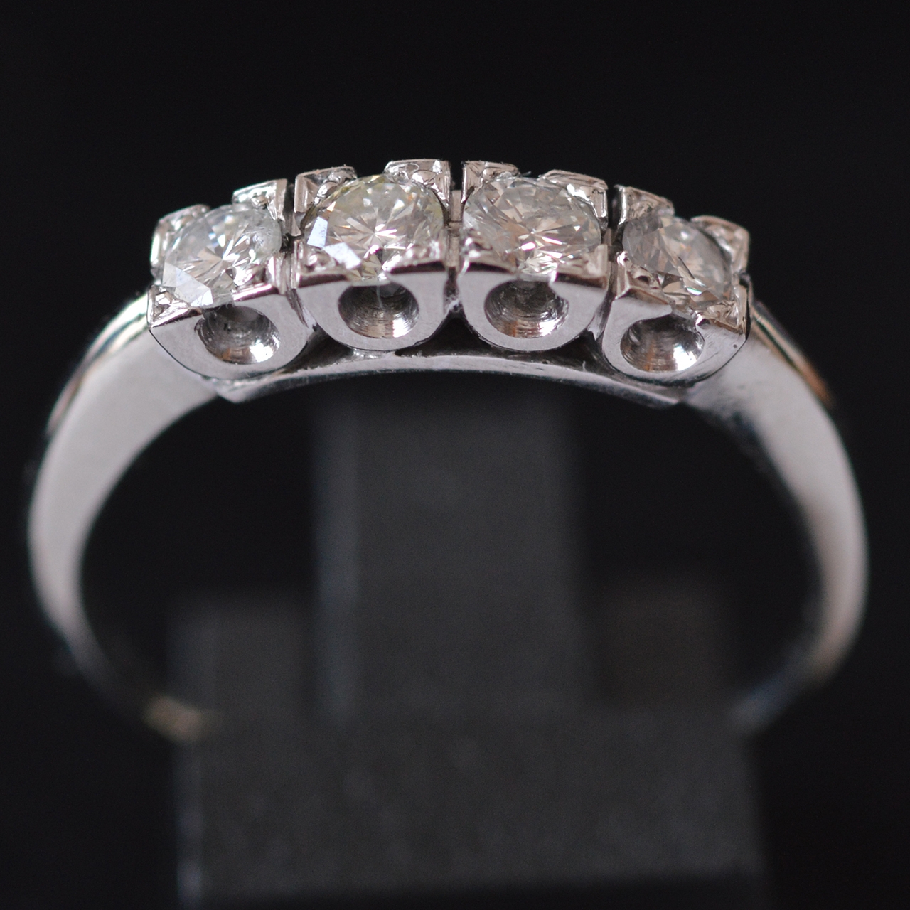 052ctwhitegoldhalfeternityring