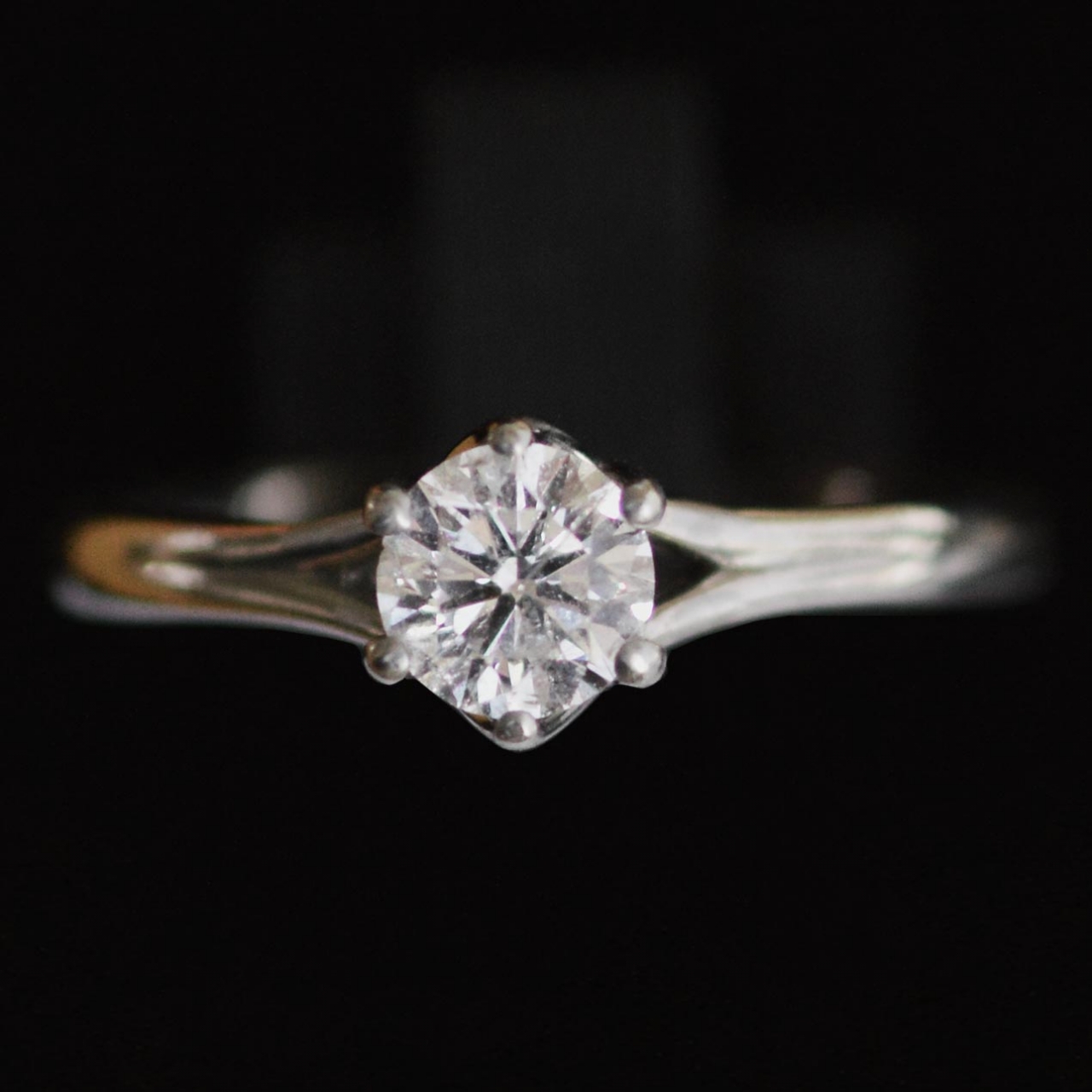 2lips-0-36-ct-crystal-solitair-diamond-engagement-ring