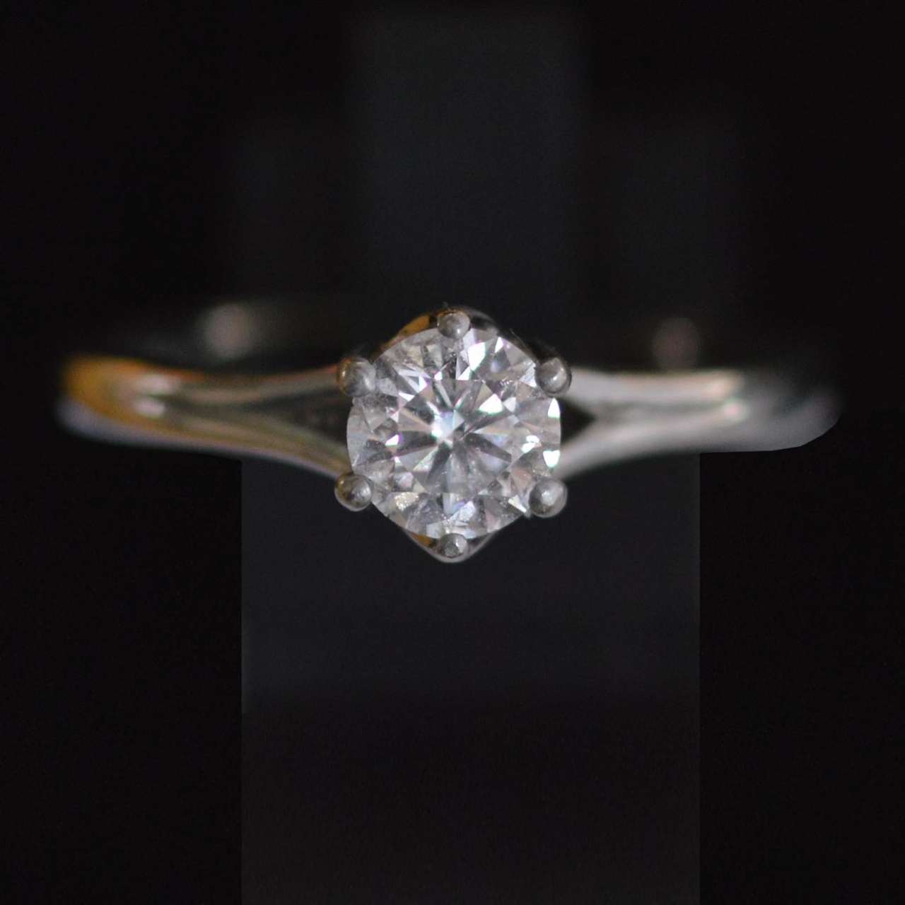 2lips-0-75-ct-crystal-top-wesselton-color-solitair-diamond-engagement-ring