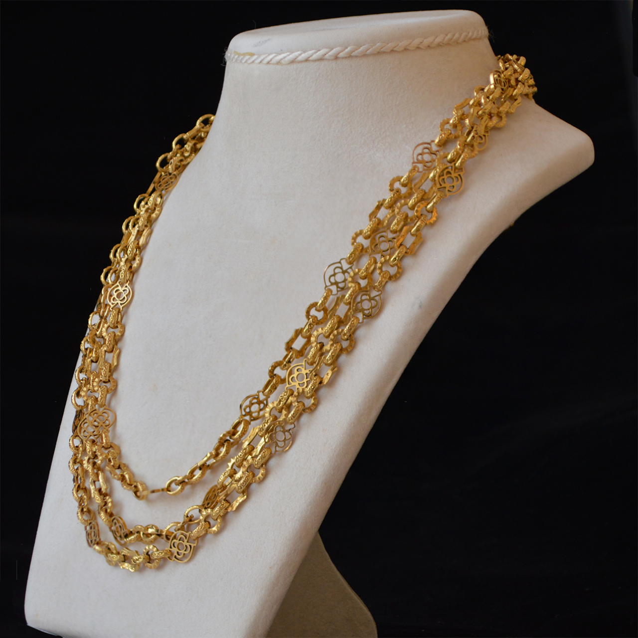 engraved-sautoir-type-18k-gold-long-chain-necklace