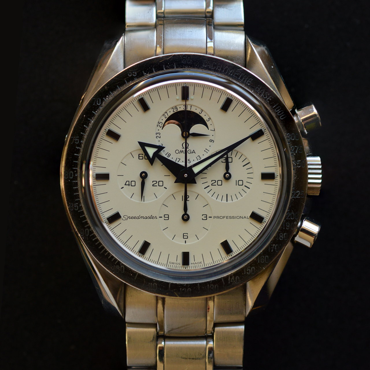 omega speedmaster moonphase professional