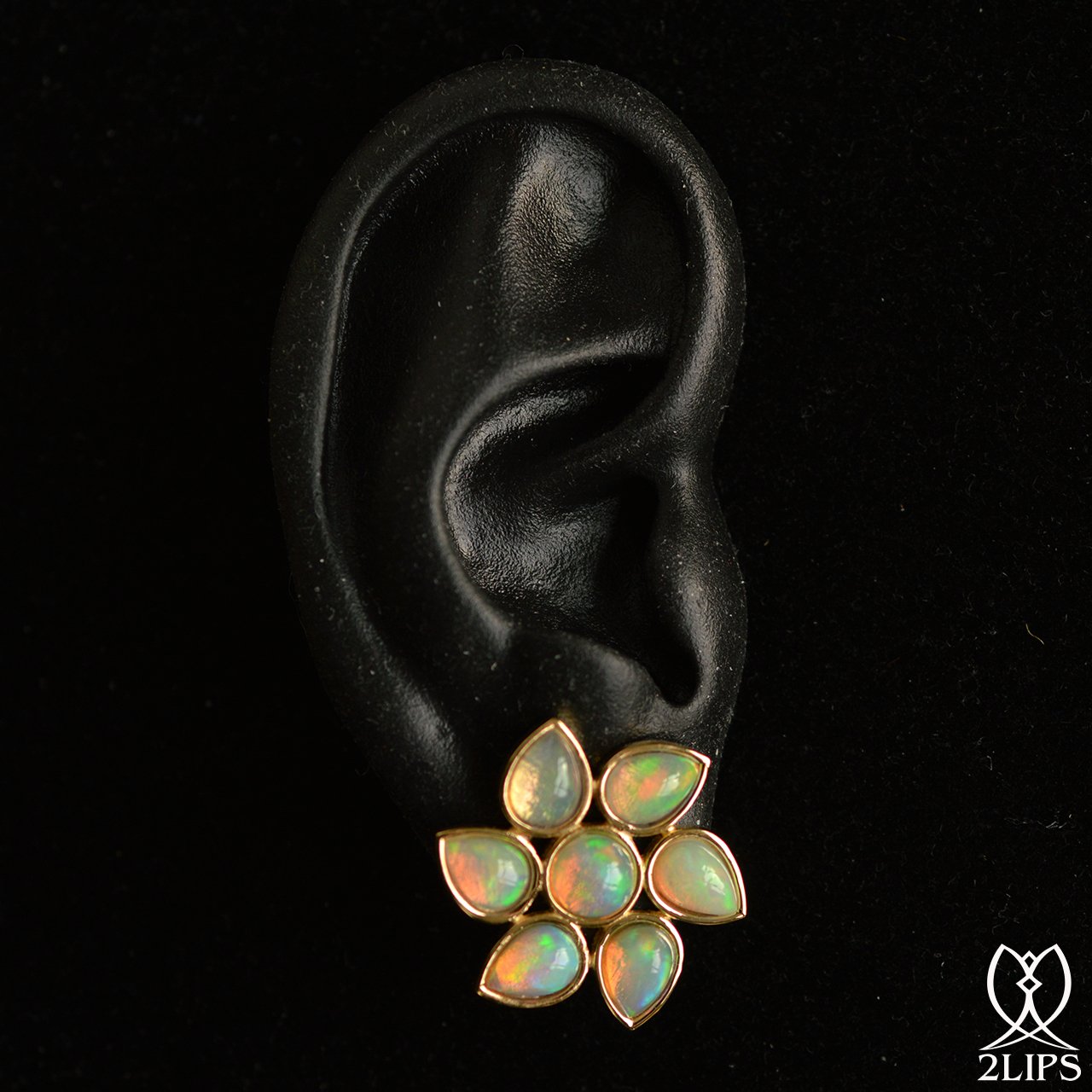 2lips-tulip-keukenhof-flower-earstuds-earrings-dutch-design-opal-david-aardewerk-18k-gold