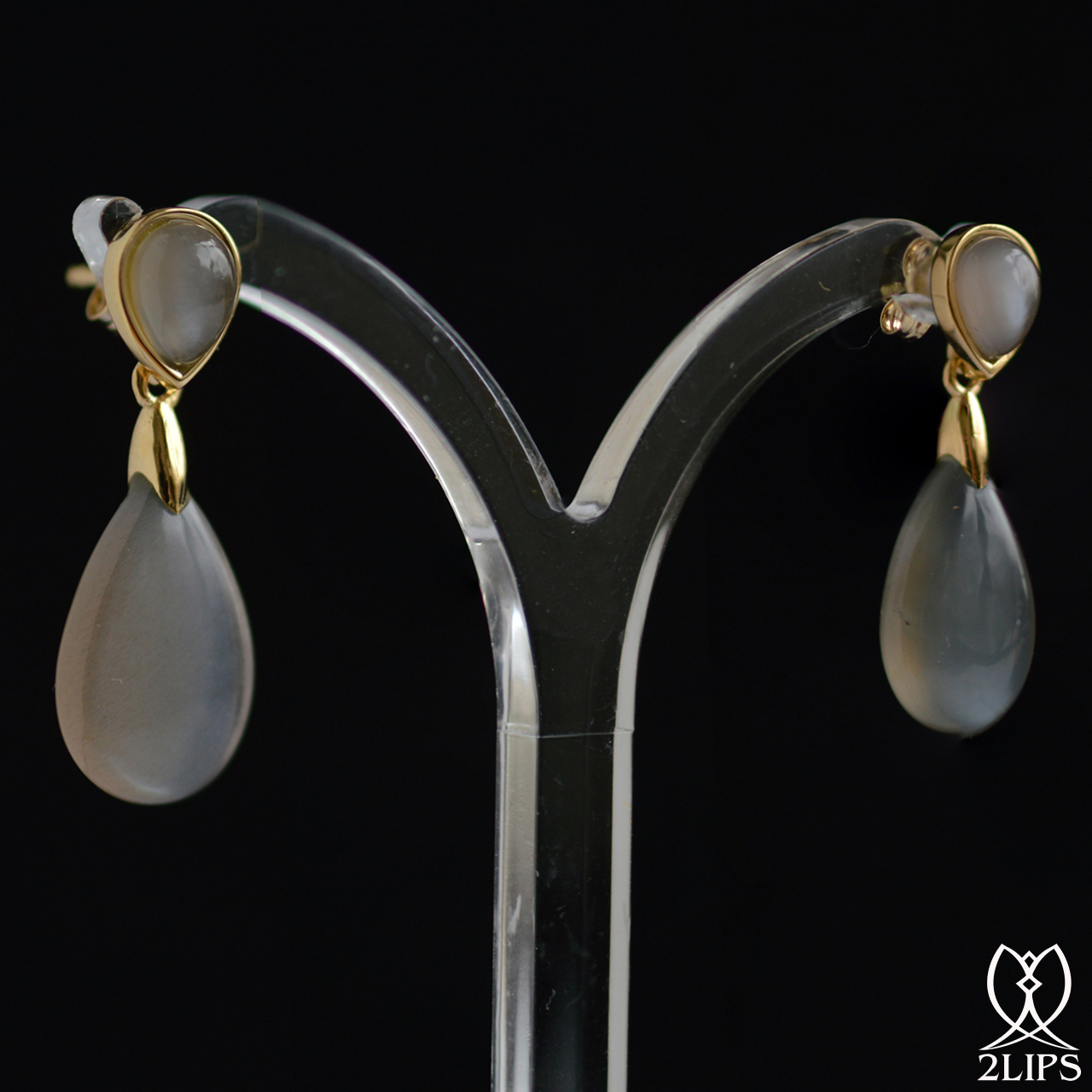 18k-yellow-gold-2lips-colours-dark-grey-moonstone-earrings-design-david-aardewerk