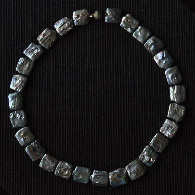 freshwater-black-dark-grey-square-pearl-necklace