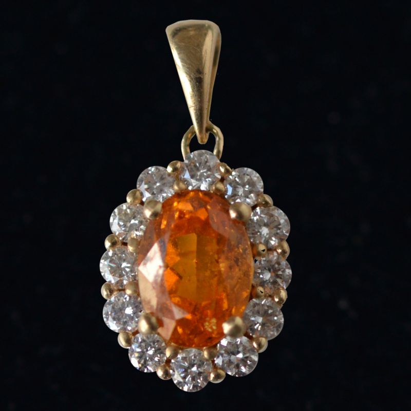 oval-spessartine-mandarin-garnet-conflict-free-diamond-entourage-pendant-lady-di