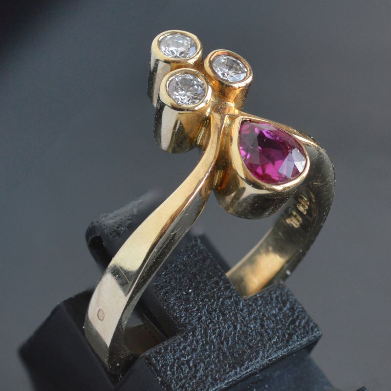 top-colour-ruby-ring