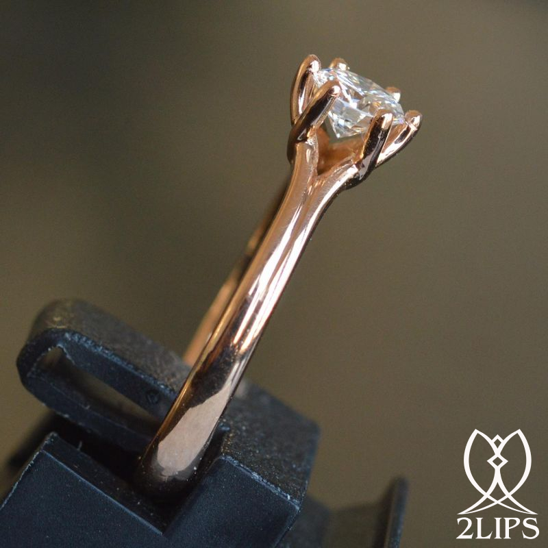 pink-gold-18k-2lips-0-57ct-vvs2-e-colour-solitair-brilliant-diamond-the-most-beautiful-engagement-ring