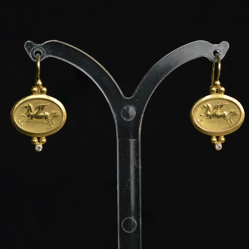 18k-yellow-gold-earrings-with-image-of-pegasus