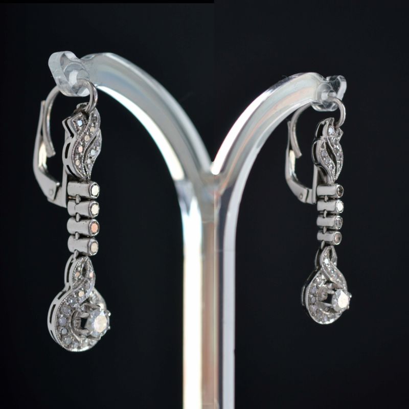 white-gold-art-deco-retro-design-ear-pendants-brilliant-cut-diamonds