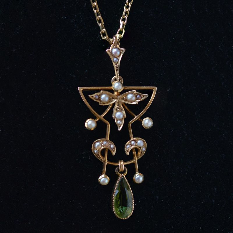 art-nouveau-15-ct-gold-peridot-and-pearl-pendant
