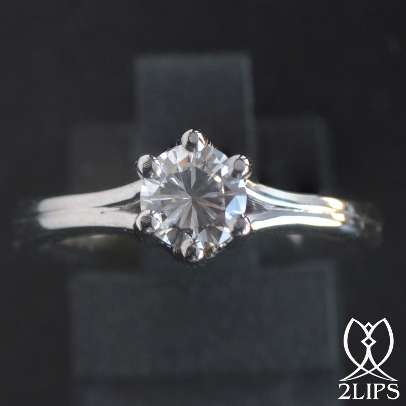 0-57-ct-weight-vs1-clarity-d-colour-white-gold-18k-2lips-hrd-certified-solitair-brilliant-diamond-the-most-beautiful-engagement