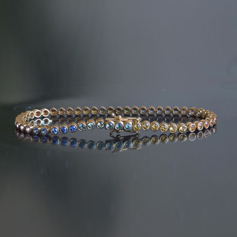 rainbow-sapphire-tennis-bracelet-18-karaat-bezel-set-red-pink-goud