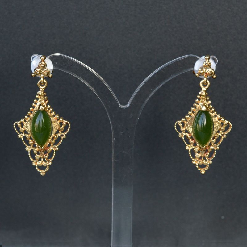 1960s-jade-14k-gold-chandelier-earrings