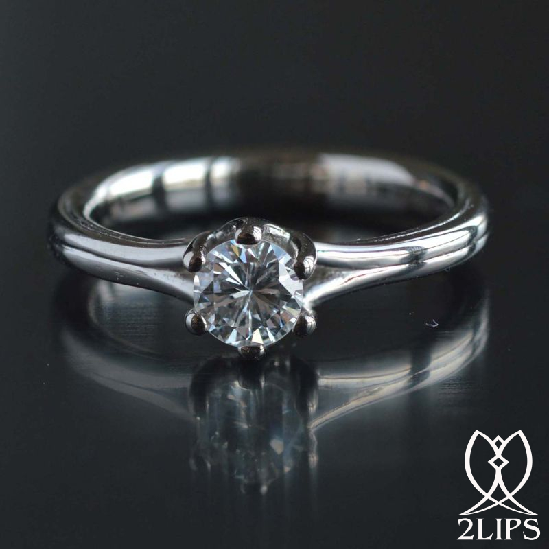 2lips-0-47-ct-weight-i1-clarity-f-colour-solitair-diamond-18k-white-gold-the-most-beautiful-engagement-ring-dutch-design-david-a