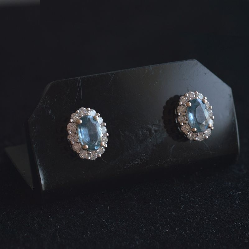 entourage-earrings-white-gold-oval-sapphire-round-conflict-free-diamonds-cluster-stud-earings