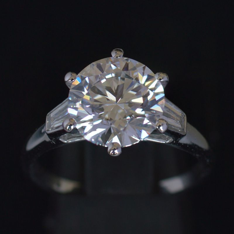 timeless-classic-3-ct-lab-grown-diamond-d-color-vvs-solitair-ring-with-tapperd-baguettes
