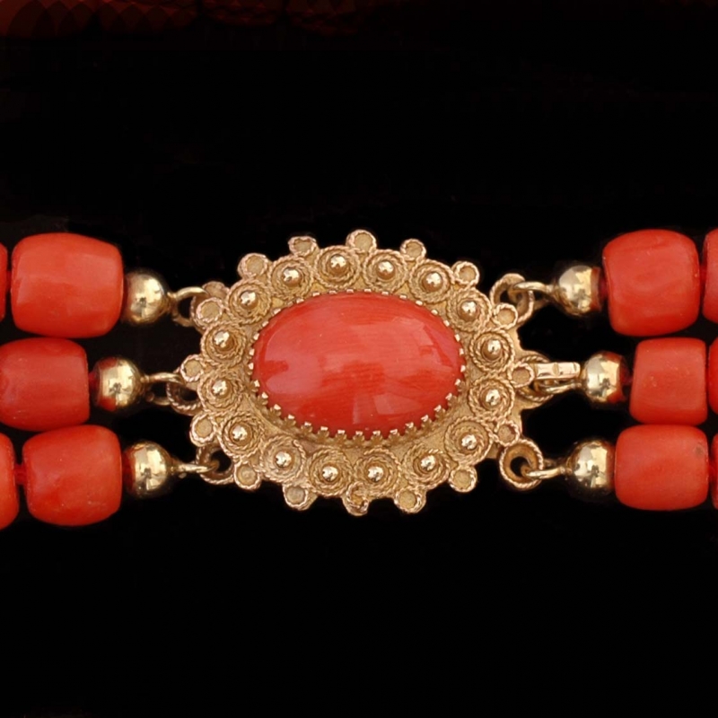 antique-coral-necklace