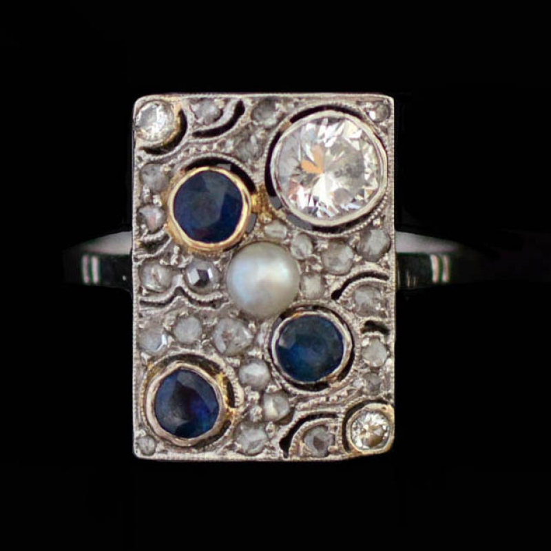 sapphire-diamond-ring