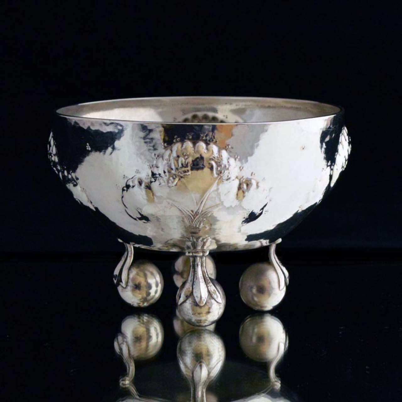 hammered-silver-coupe-wiener-werkstatte-austria-20th-century