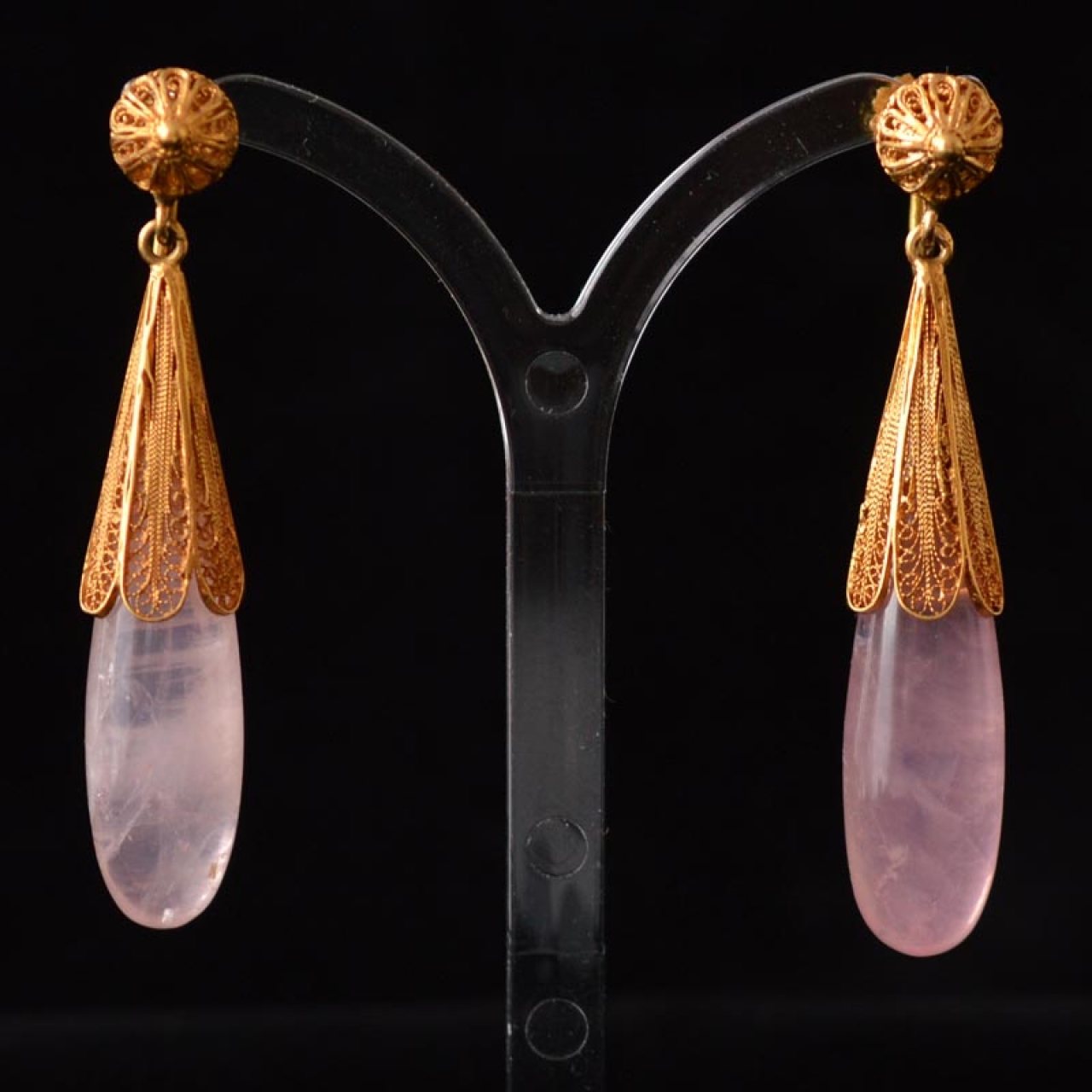 rose-quartz-filigree-gold-ear-pendants