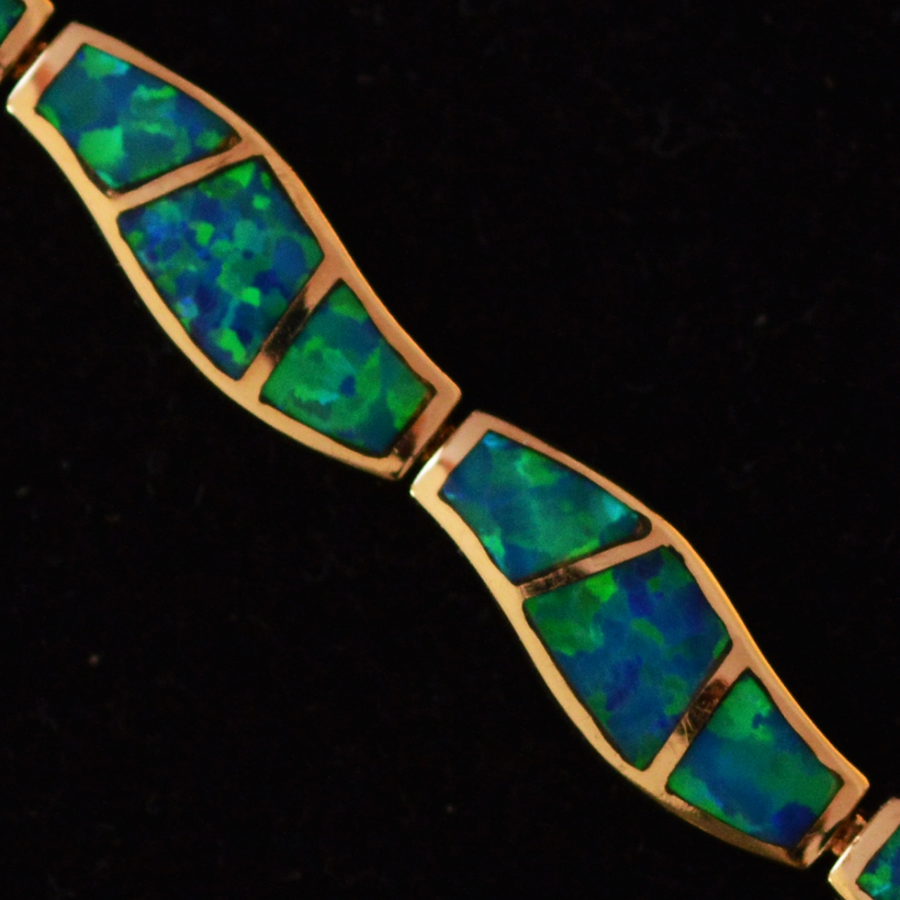 lightning-ridge-black-opal-gold-bracelet