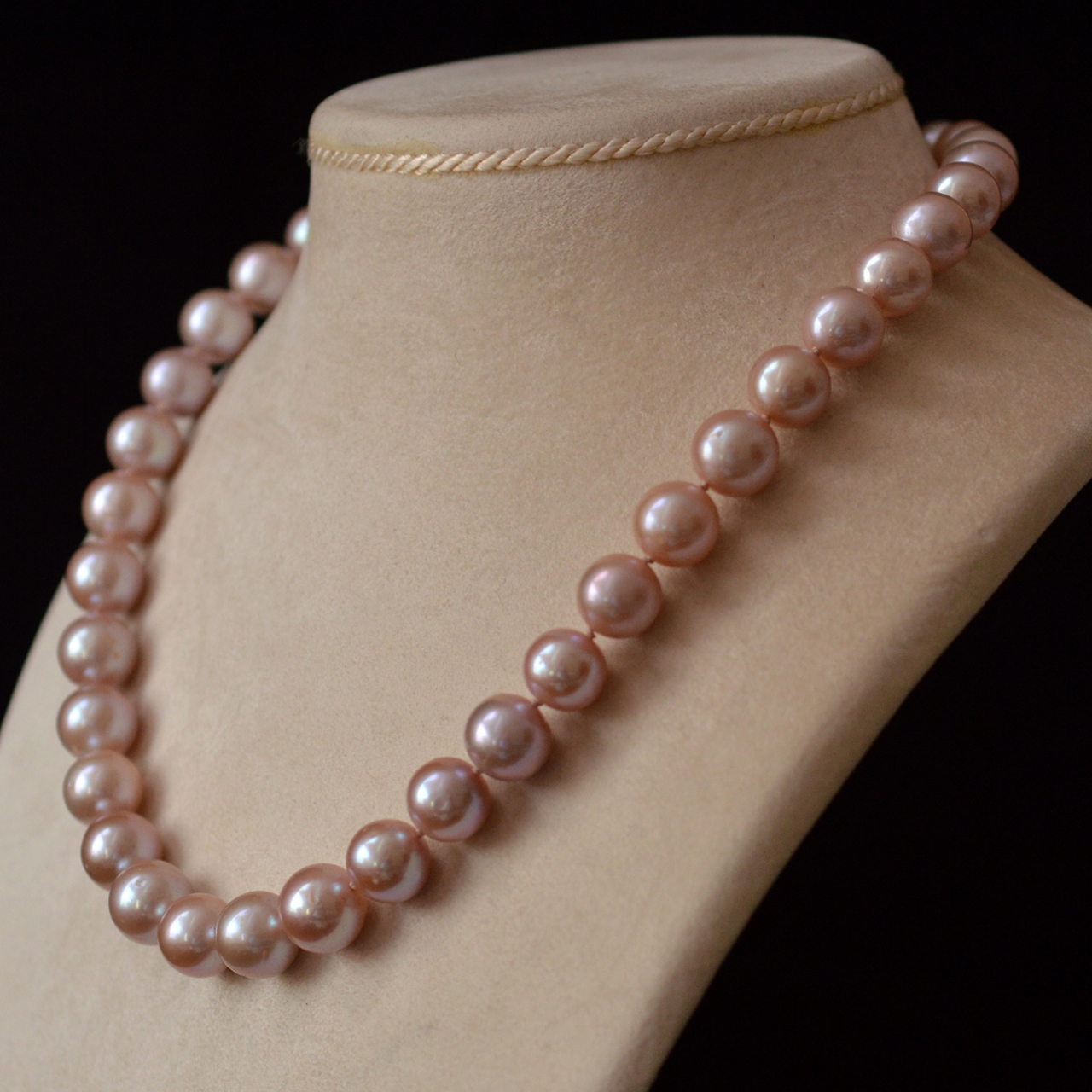 pink-pearls-necklace