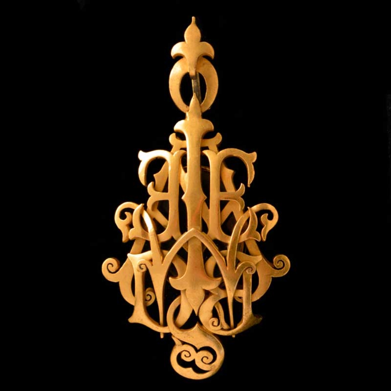 monogrammed-pendant-letter-design-alphabet-calligraphy-antique-gold-locket