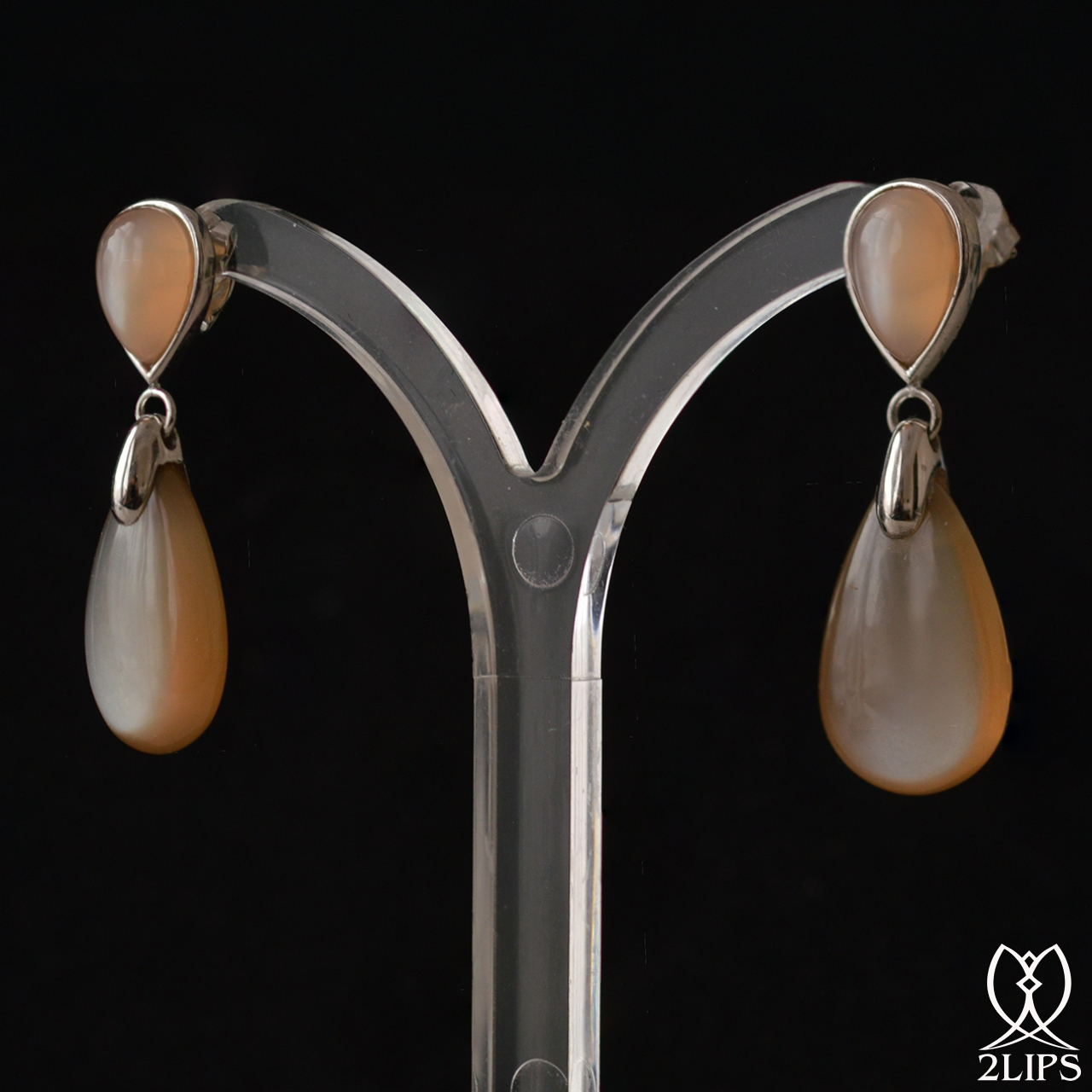 18k-white-gold-moonstone-2lips-colours-earrings-design-david-aardewerk