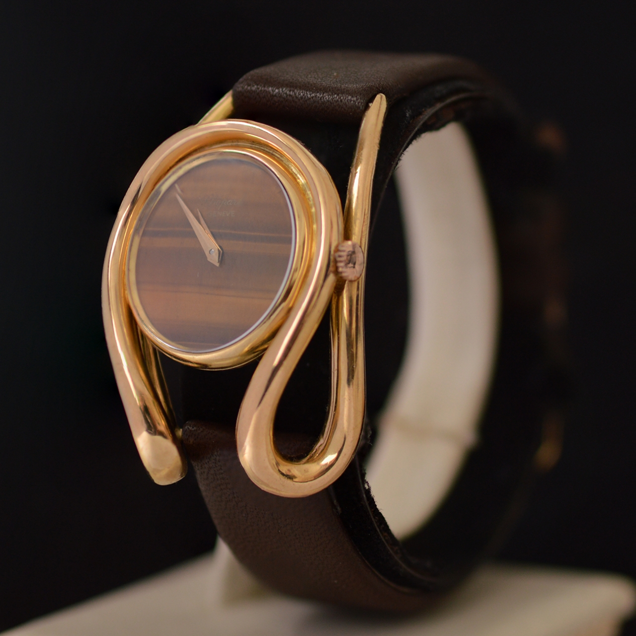 gold-70s-design-watch-chopard