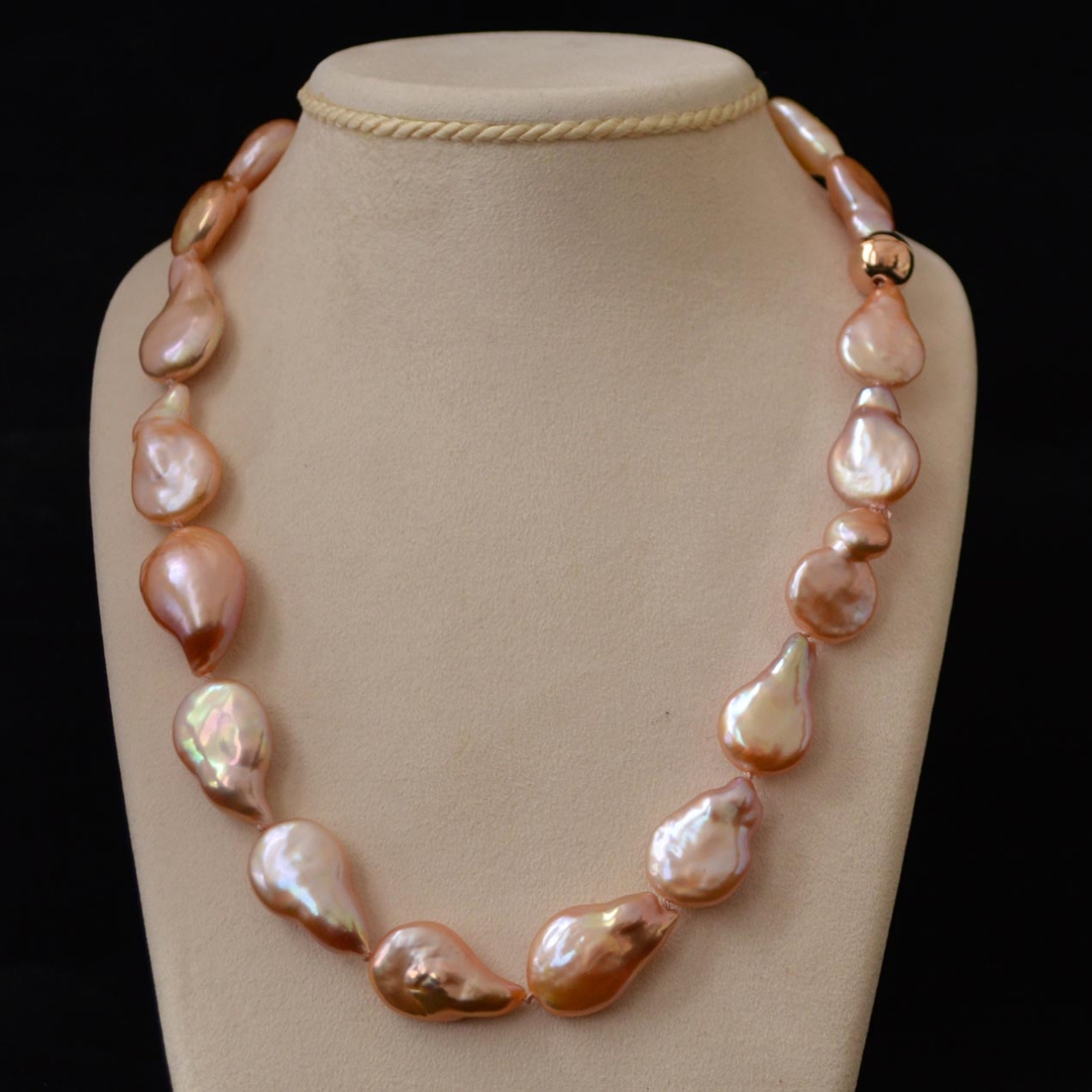 pink-gold-baroque-pearl-necklace