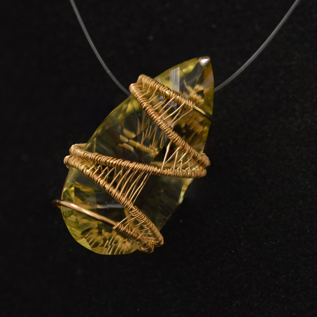 18k-gold-lemonquartz-pendant-maja-houtman