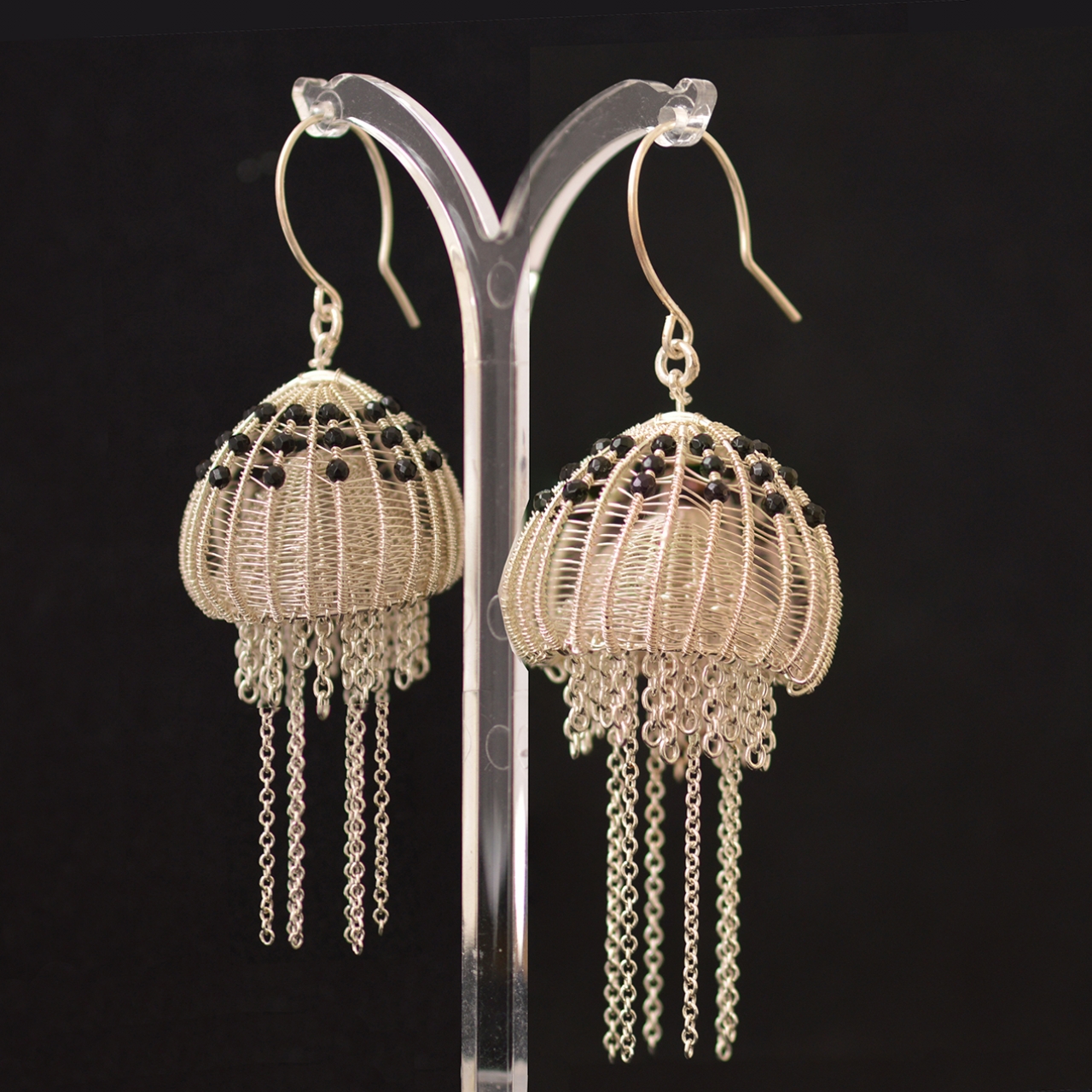 jellyfish-earpendants-maja-houtman-silver-onyx