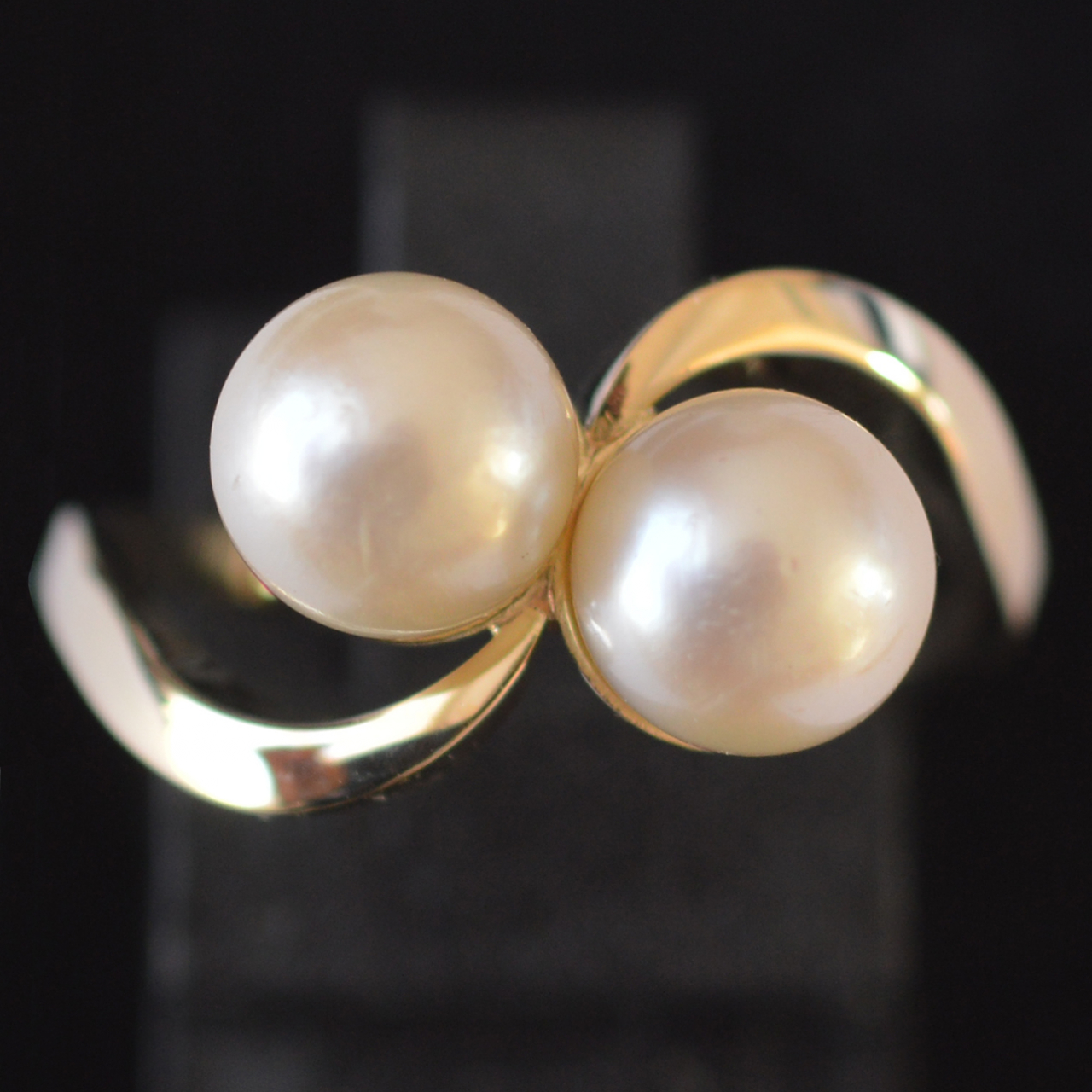 gold-toi-et-moi-akoya-pearl-ring