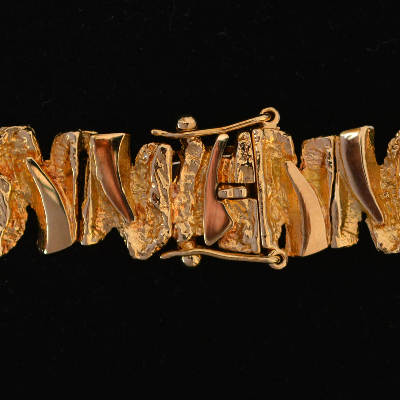gold-bracelet-model-archipel-marjut-kemppi-alpo-tammi-finland