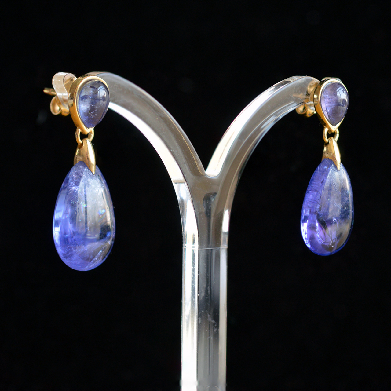 18k-gold-2lips-colours-tanzanite-earrings-design-david-aardewerk