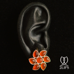 2lips-tulip-keukenhof-flower-earstuds-carnelian-earrings-dutch-design-david-aardewerk-18k-gold