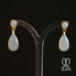 18k-gold-2lips-colours-light-grey-moonstone-earrings-design-david-aardewerk