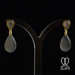 18k-yellow-gold-2lips-colours-dark-grey-moonstone-earrings-design-david-aardewerk