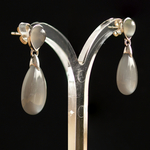 18k-gold-2lips-colours-dark-grey-moonstone-earrings-design-david-aardewerk