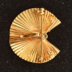 18k-gold-diamond-sapphire-retro-style-brooch-1940s