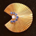 18k-gold-diamond-sapphire-retro-style-brooch-1940s