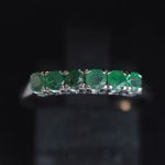 14k-carat-white-gold-riviere-ring-small-green-natural-emerald
