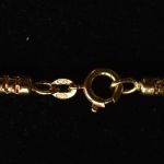 flexible-18k-gold-modern-chain-necklace