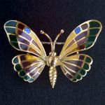 enchanting-18k-gold-butterfly-plique-a-jour-enamel-brooch