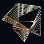 archibald-dumbar-dutch-goldsmith-designer-geometrical-abstract-lattice-like-work-gold-brooch