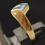 modern-18k-gold-ring-square-buff-top-cut-bleu-topaz